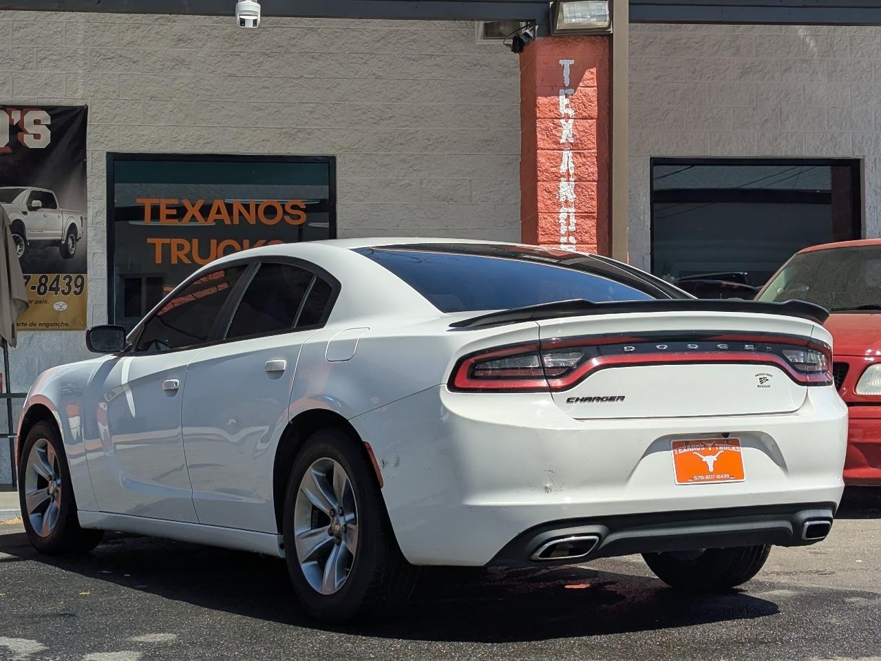 Dodge Charger SE 2017