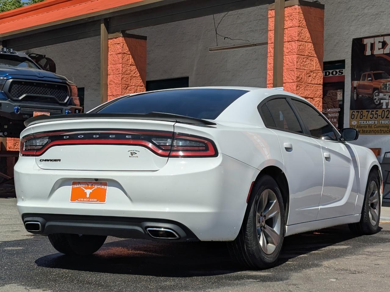 Dodge Charger SE 2017