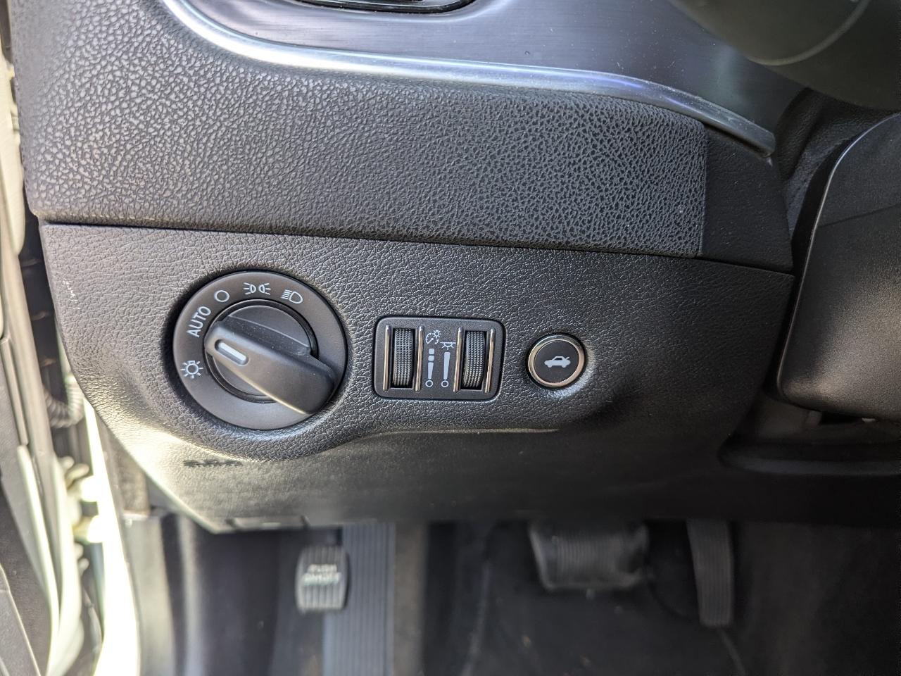 Dodge Charger SE 2017