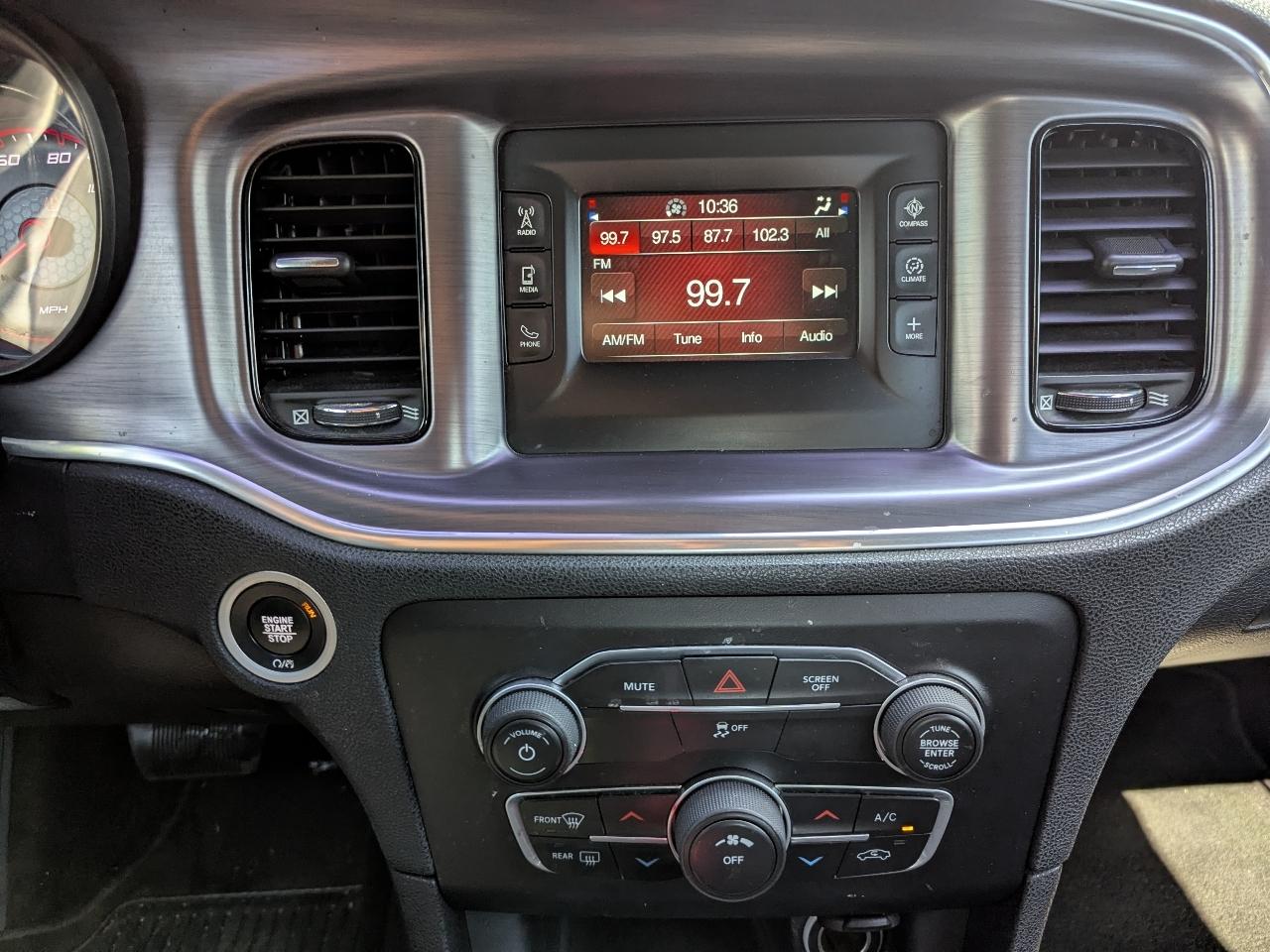 Dodge Charger SE 2017