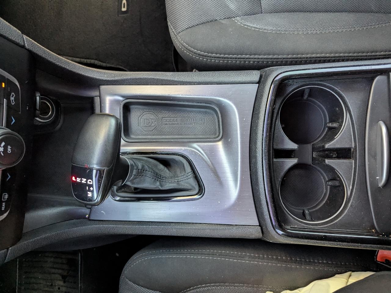 Dodge Charger SE 2017