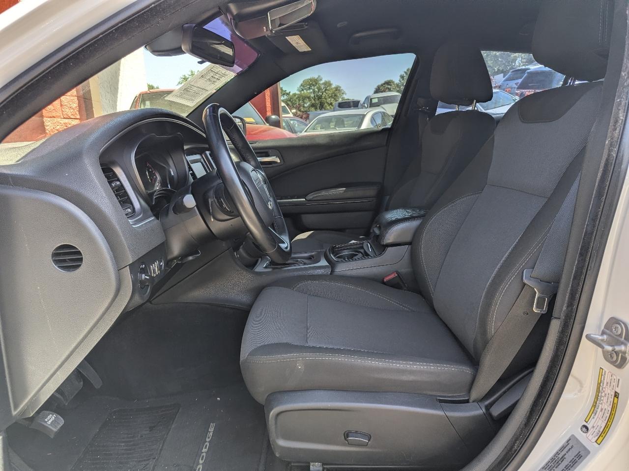 Dodge Charger SE 2017