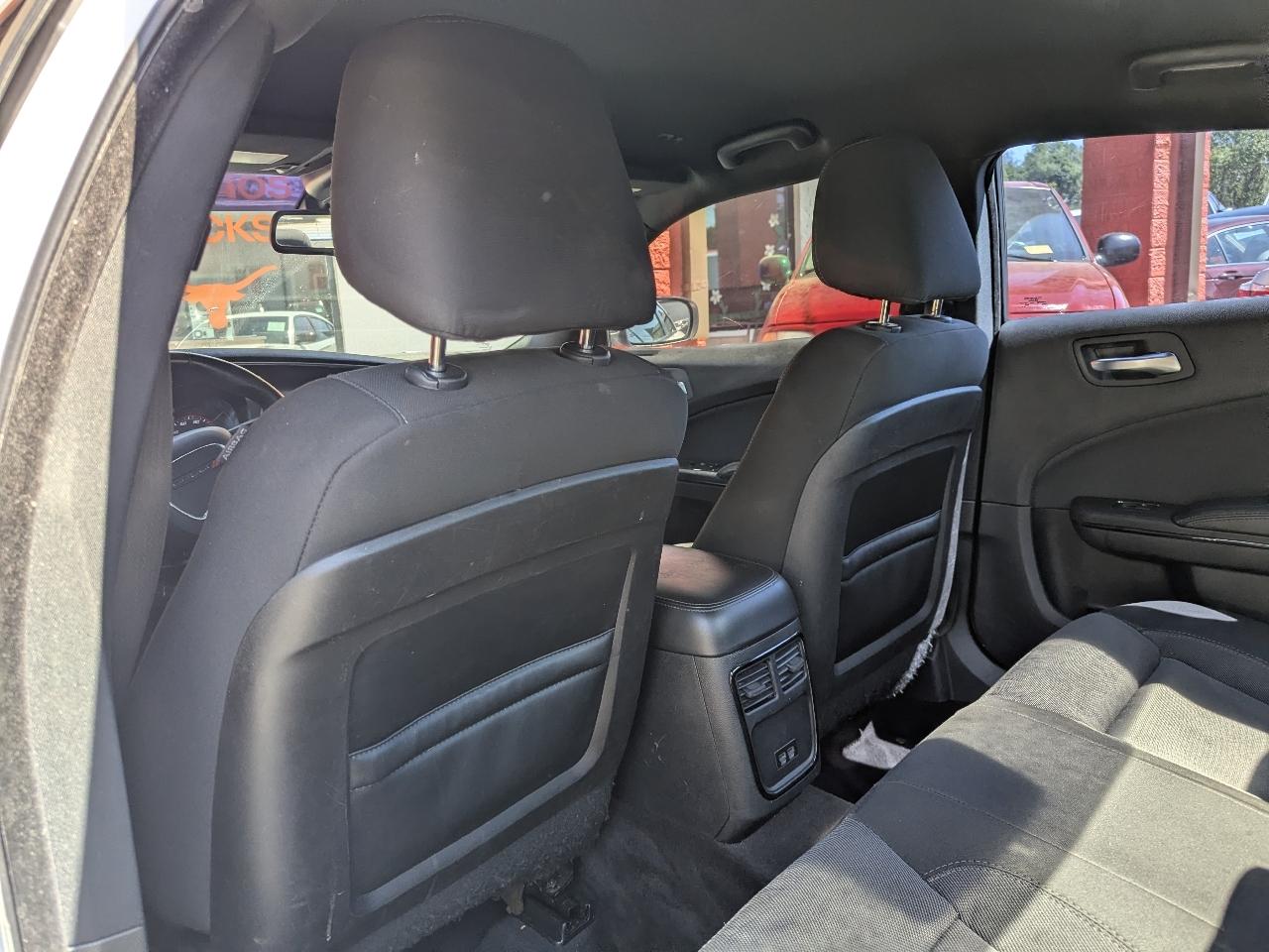 Dodge Charger SE 2017