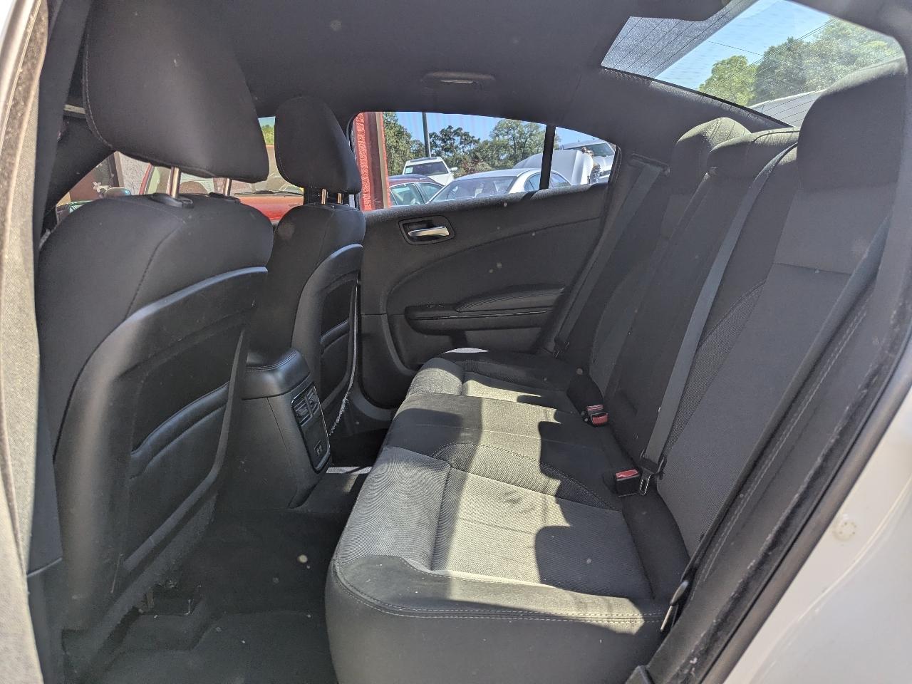 Dodge Charger SE 2017