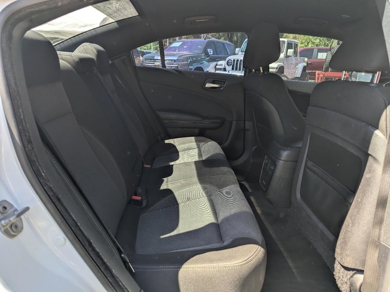 Dodge Charger SE 2017