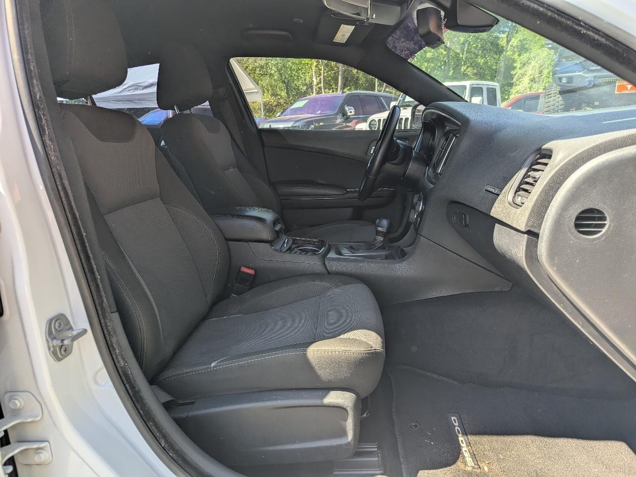 Dodge Charger SE 2017