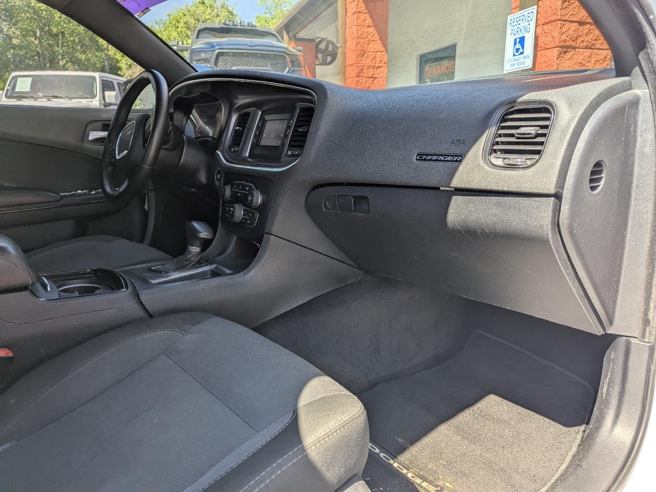 Dodge Charger SE 2017