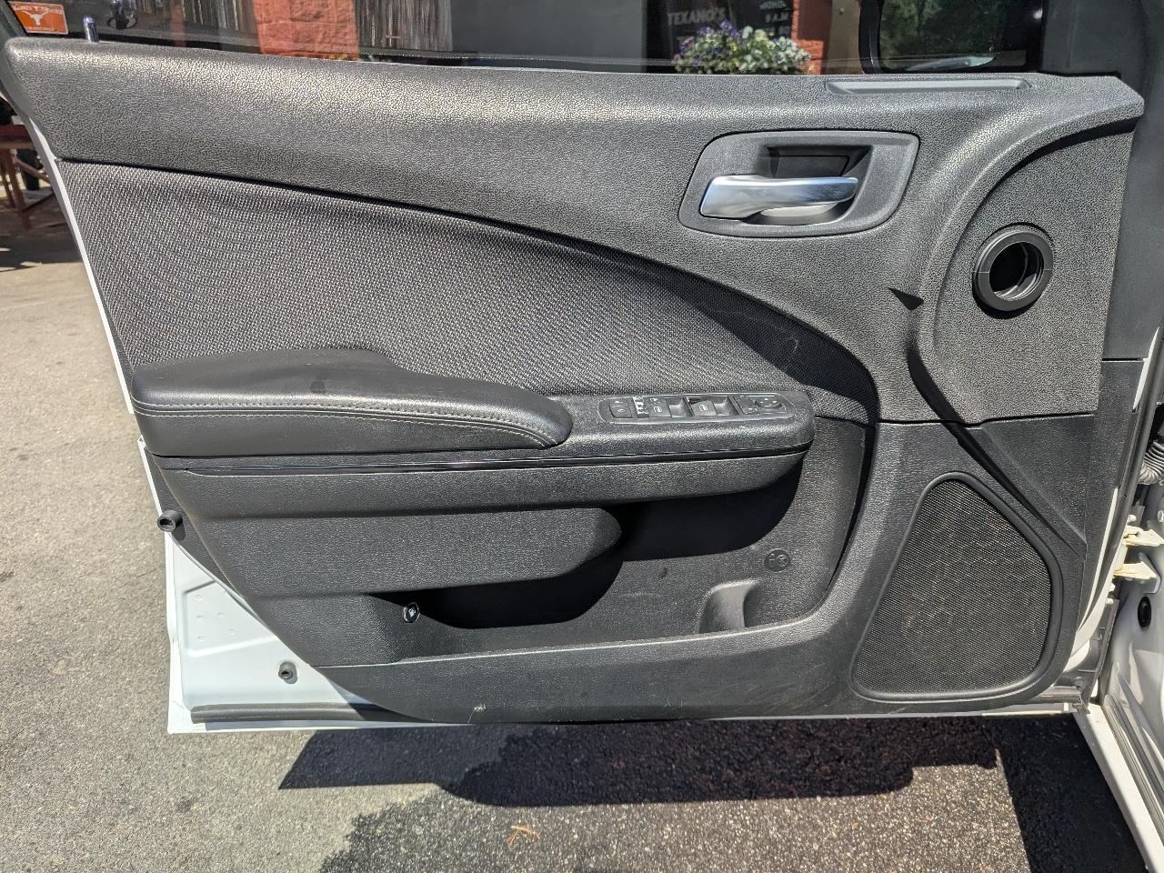 Dodge Charger SE 2017