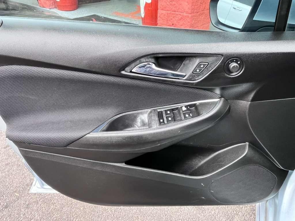 Chevrolet Cruze LT Auto Hatchback 2017