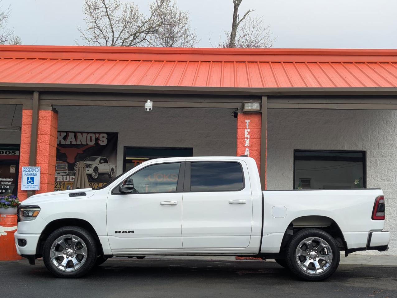 RAM 1500 Big Horn 4x2 Crew Cab 5'7" Box 2021