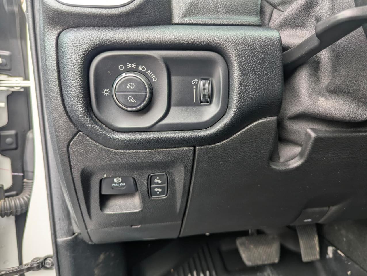 RAM 1500 Big Horn 4x2 Crew Cab 5'7" Box 2021