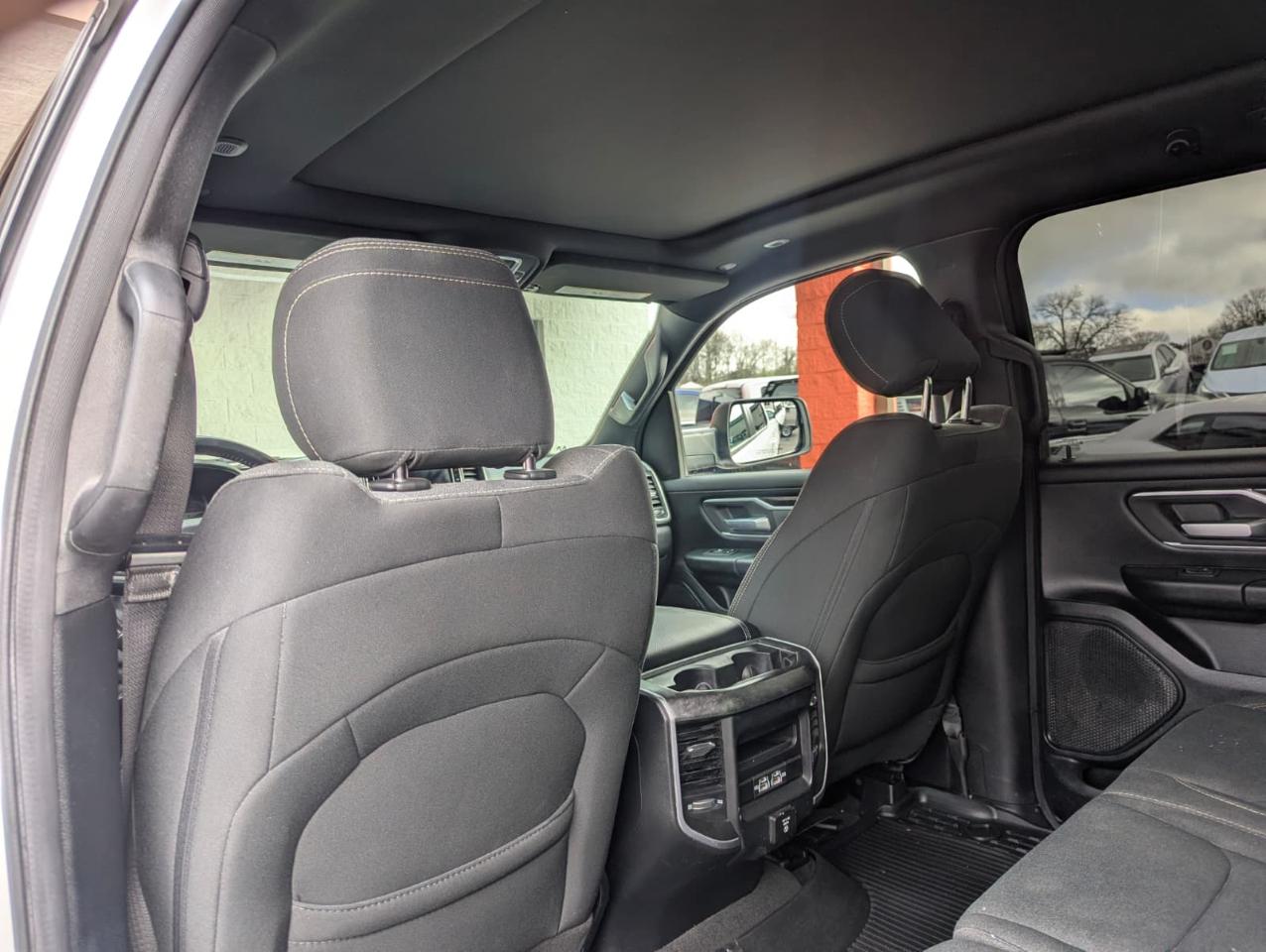 RAM 1500 Big Horn 4x2 Crew Cab 5'7" Box 2021