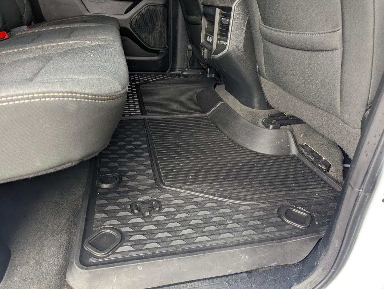 RAM 1500 Big Horn 4x2 Crew Cab 5'7" Box 2021