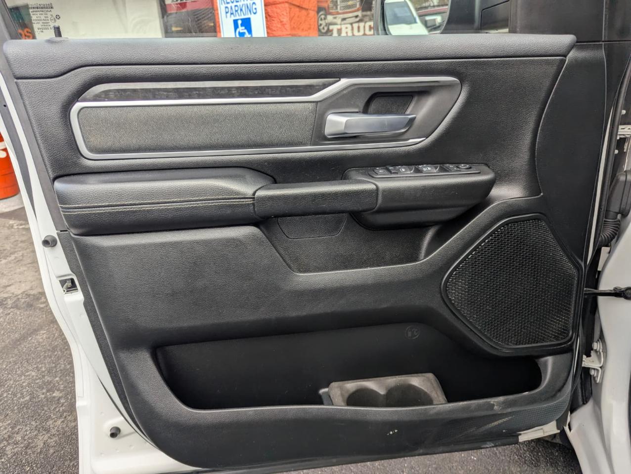 RAM 1500 Big Horn 4x2 Crew Cab 5'7" Box 2021