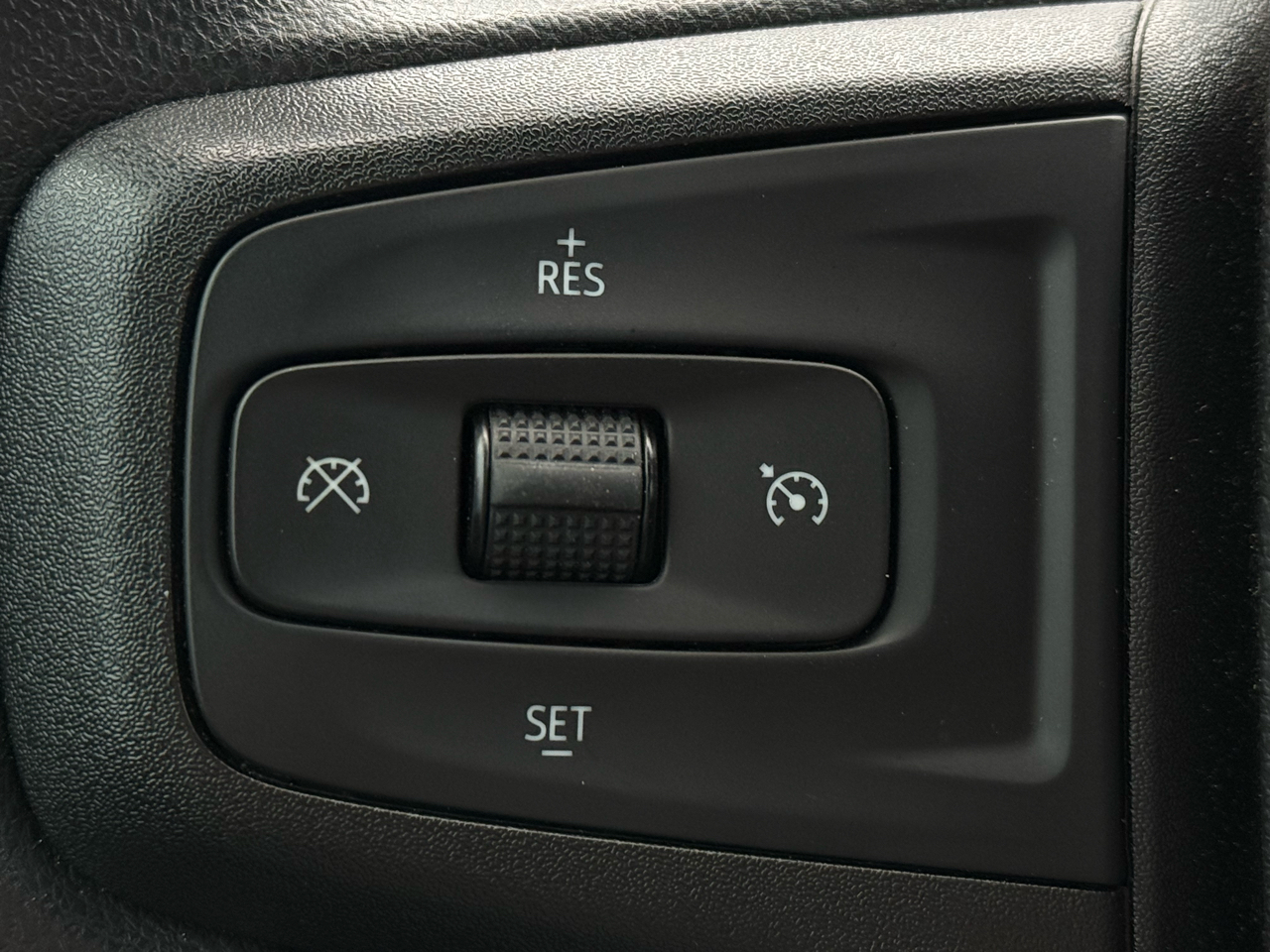 Chevrolet Silverado 1500 Custom Crew Cab Short Box 2WD 2020