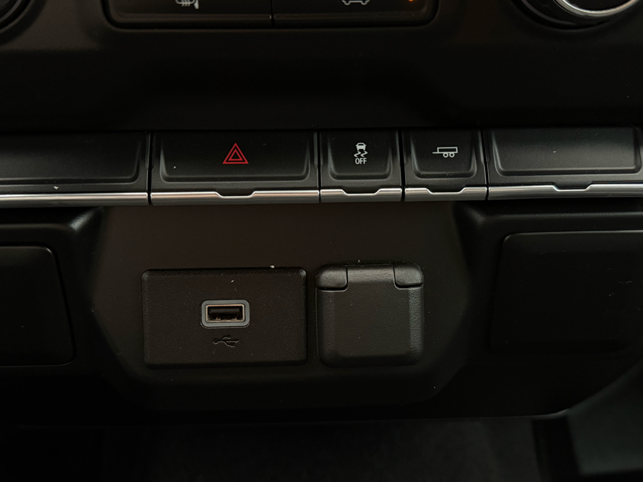 Chevrolet Silverado 1500 Custom Crew Cab Short Box 2WD 2020