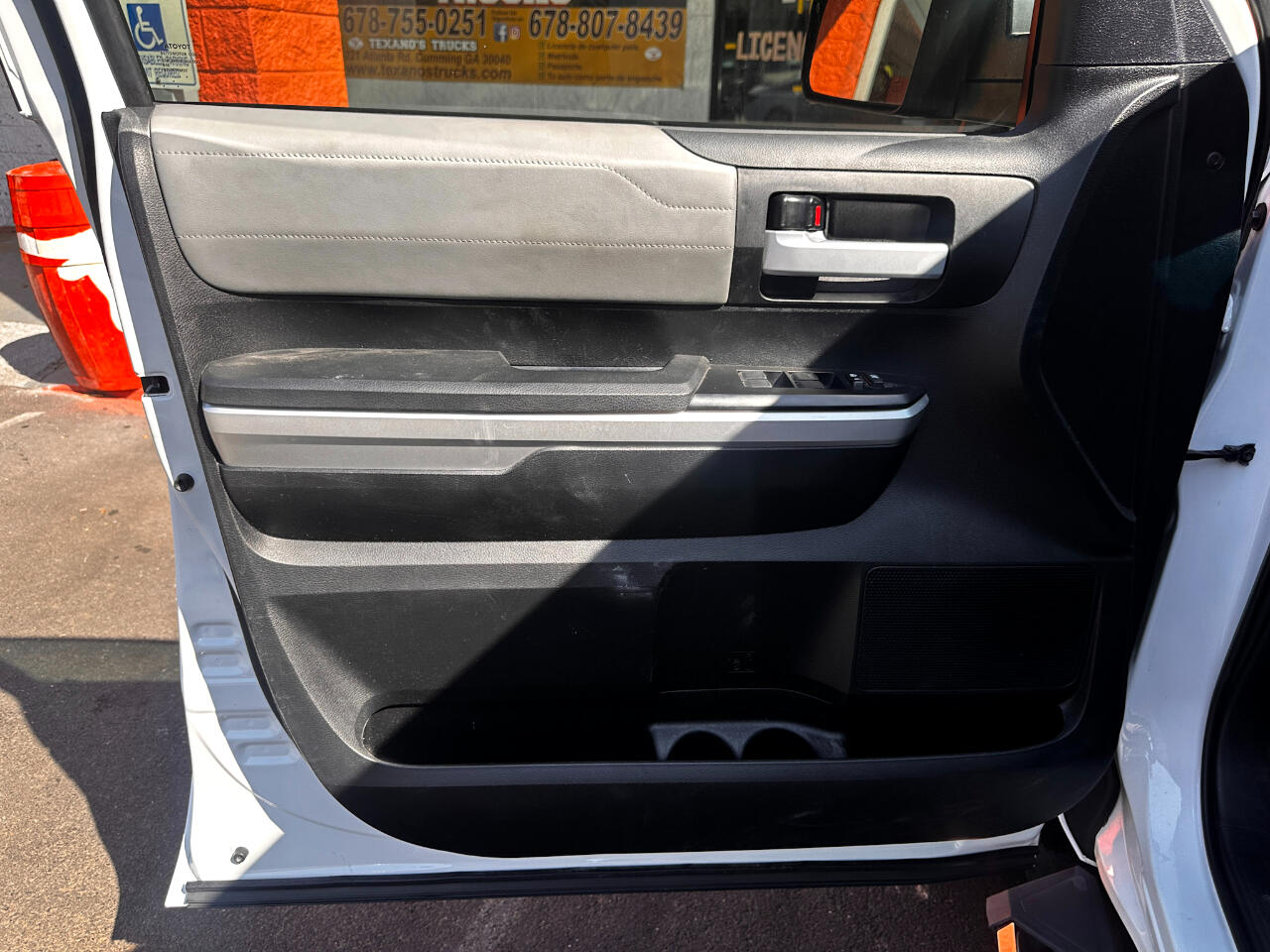 Toyota Tundra Limited 5.7L FFV Double Cab 2WD 2017