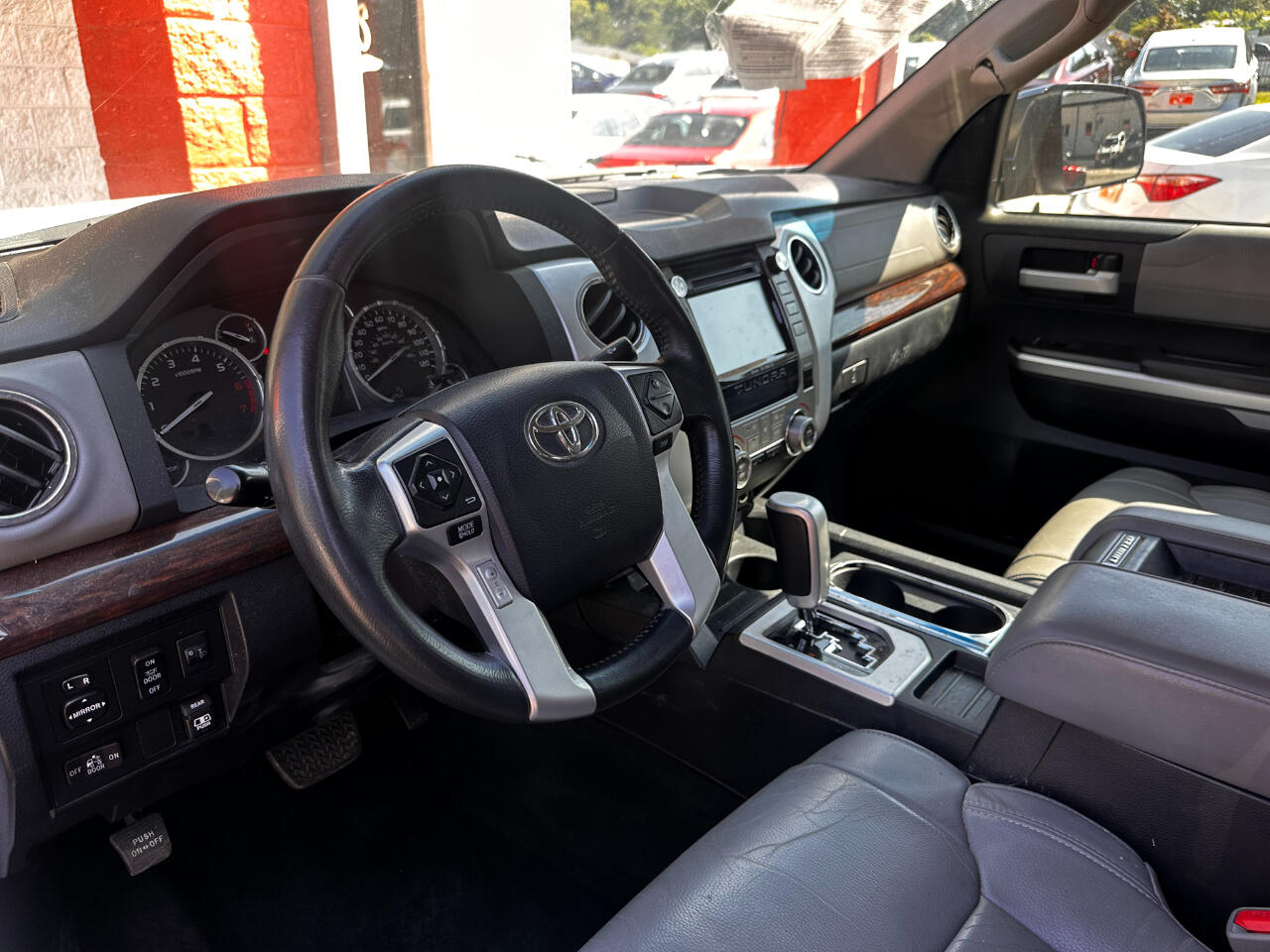 Toyota Tundra Limited 5.7L FFV Double Cab 2WD 2017