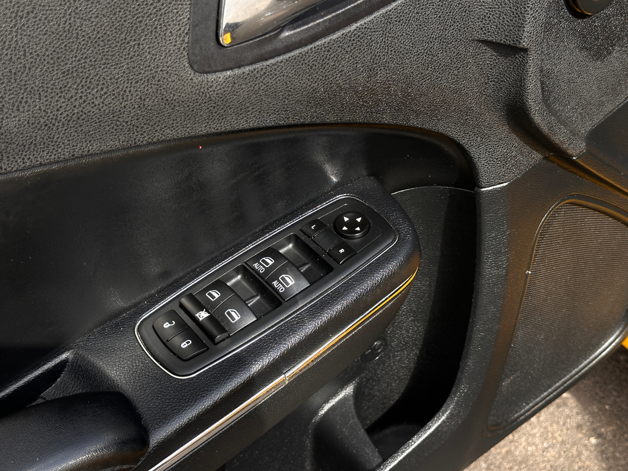 Dodge Charger 4dr Sdn SRT8 Super Bee RWD 2012