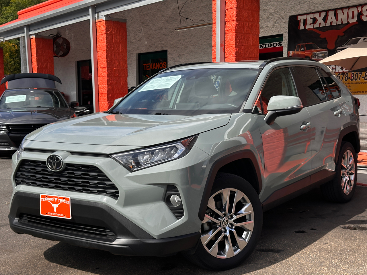 Toyota RAV4 XLE Premium FWD (Natl) 2021