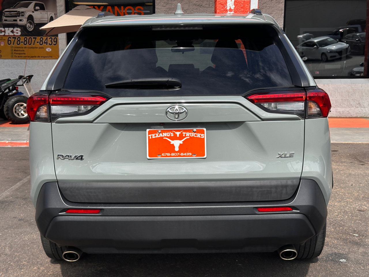 Toyota RAV4 XLE Premium FWD (Natl) 2021