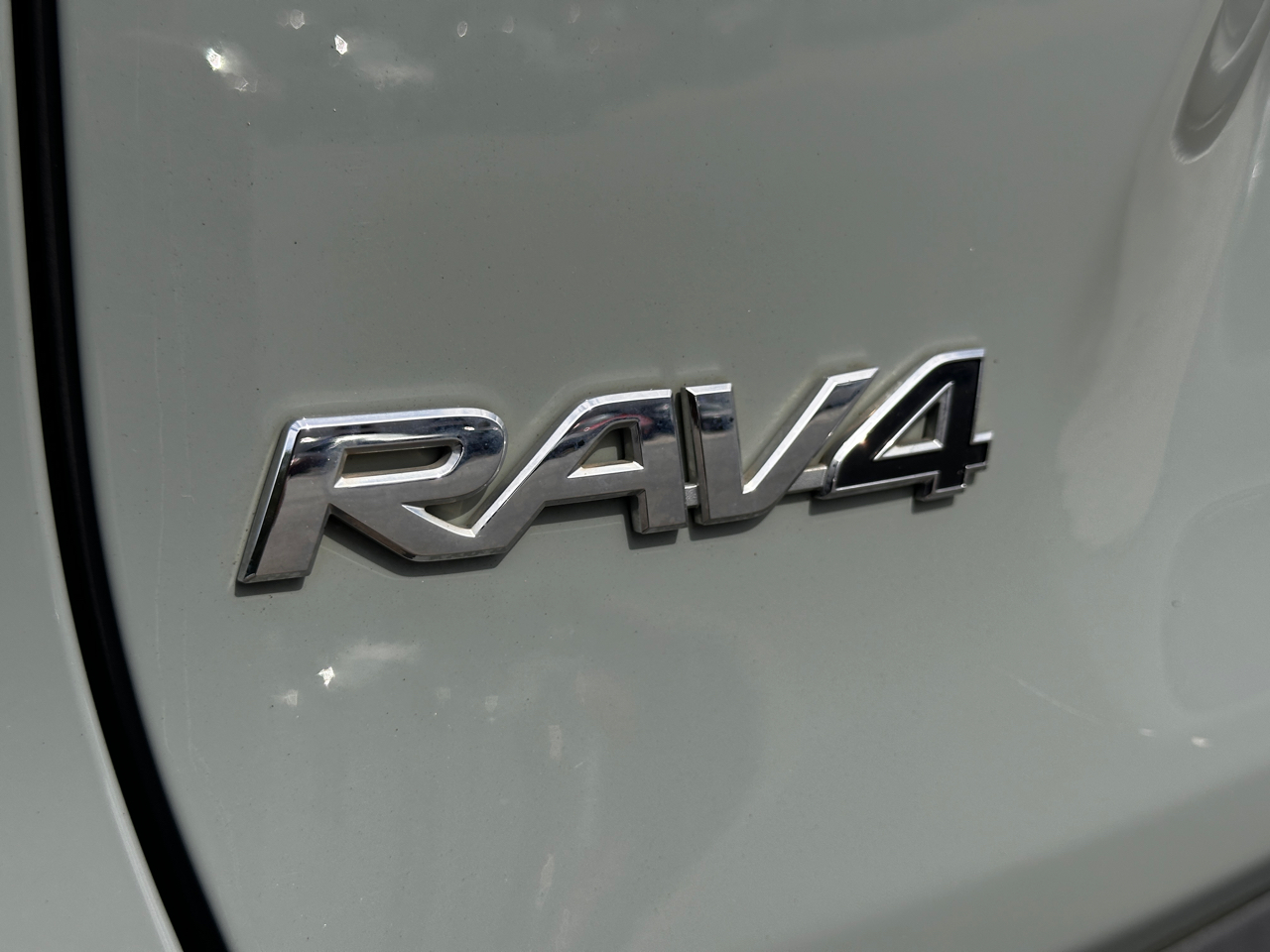 Toyota RAV4 XLE Premium FWD (Natl) 2021