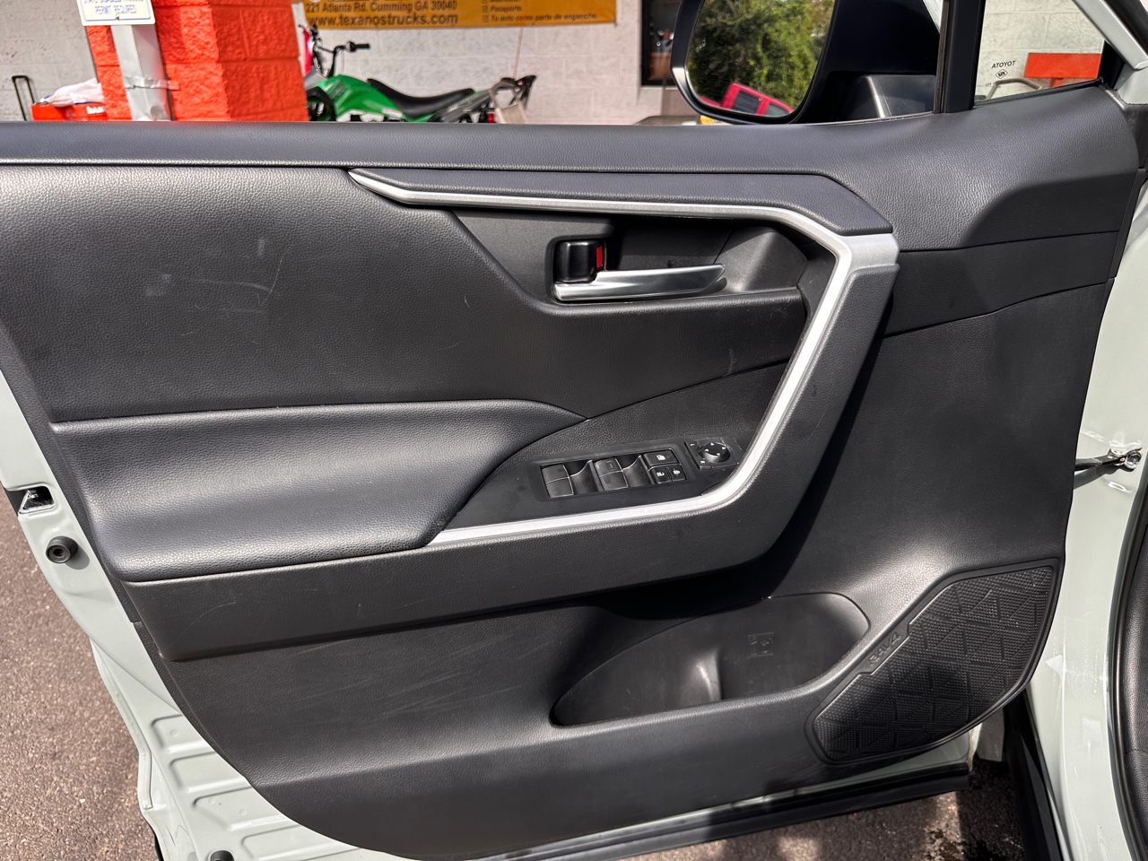 Toyota RAV4 XLE Premium FWD (Natl) 2021