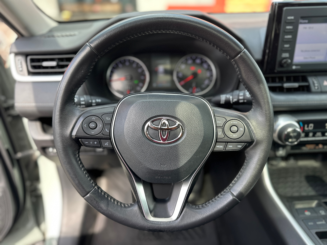 Toyota RAV4 XLE Premium FWD (Natl) 2021