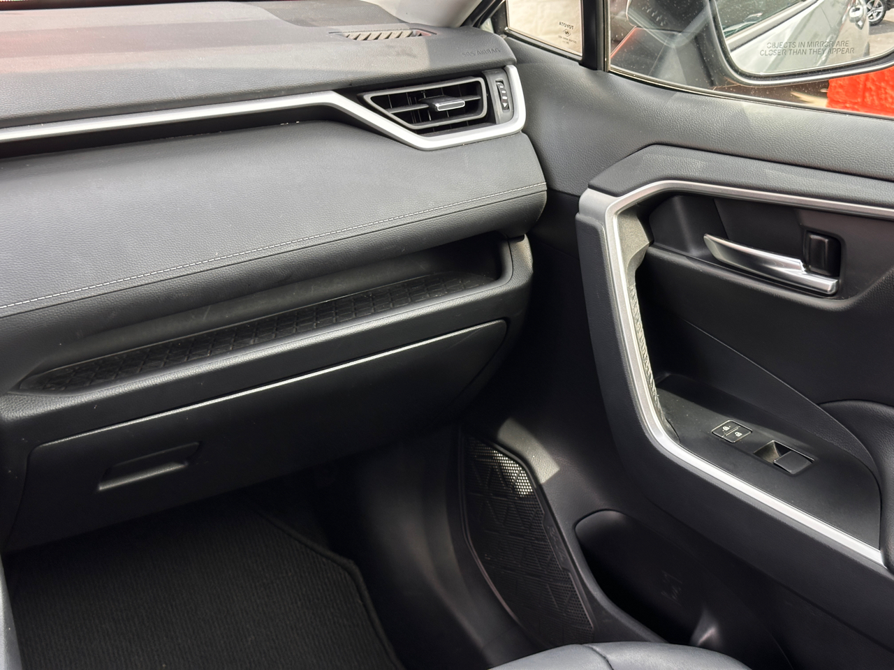 Toyota RAV4 XLE Premium FWD (Natl) 2021