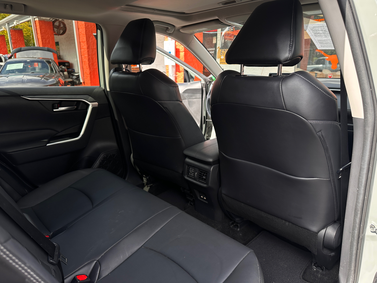 Toyota RAV4 XLE Premium FWD (Natl) 2021