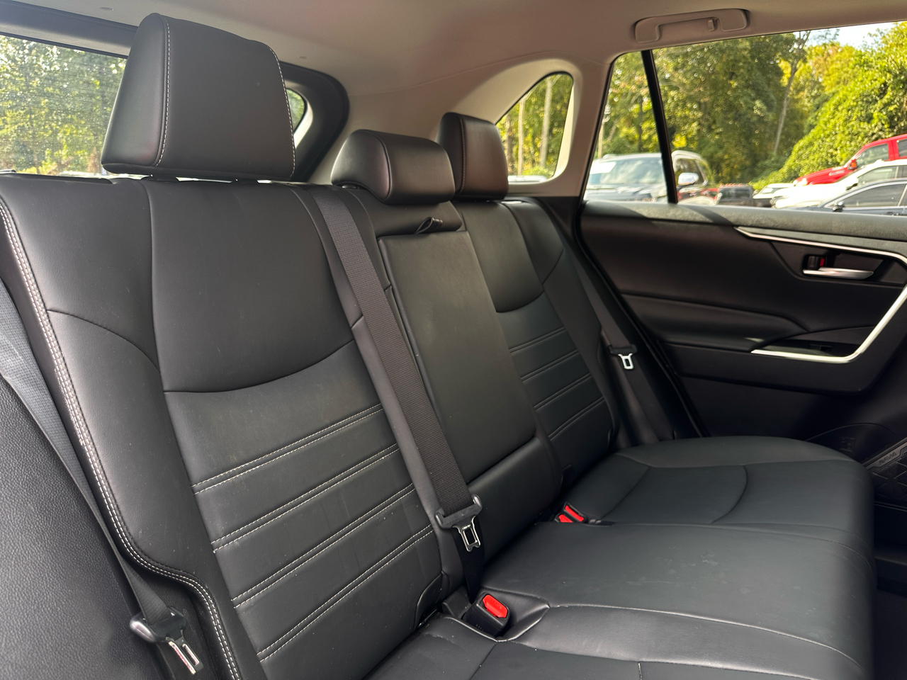 Toyota RAV4 XLE Premium FWD (Natl) 2021