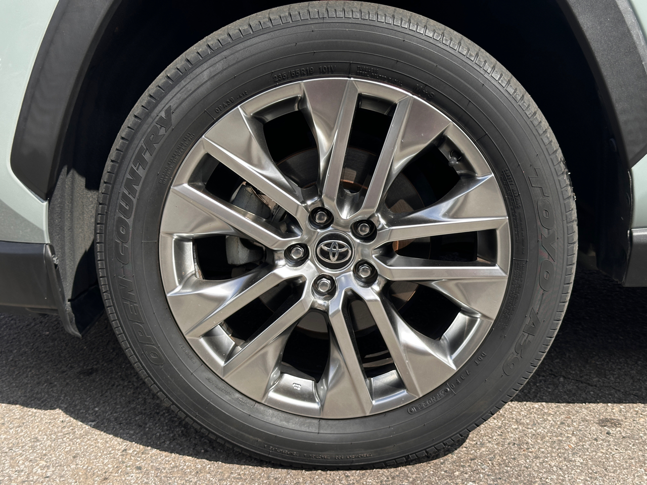 Toyota RAV4 XLE Premium FWD (Natl) 2021