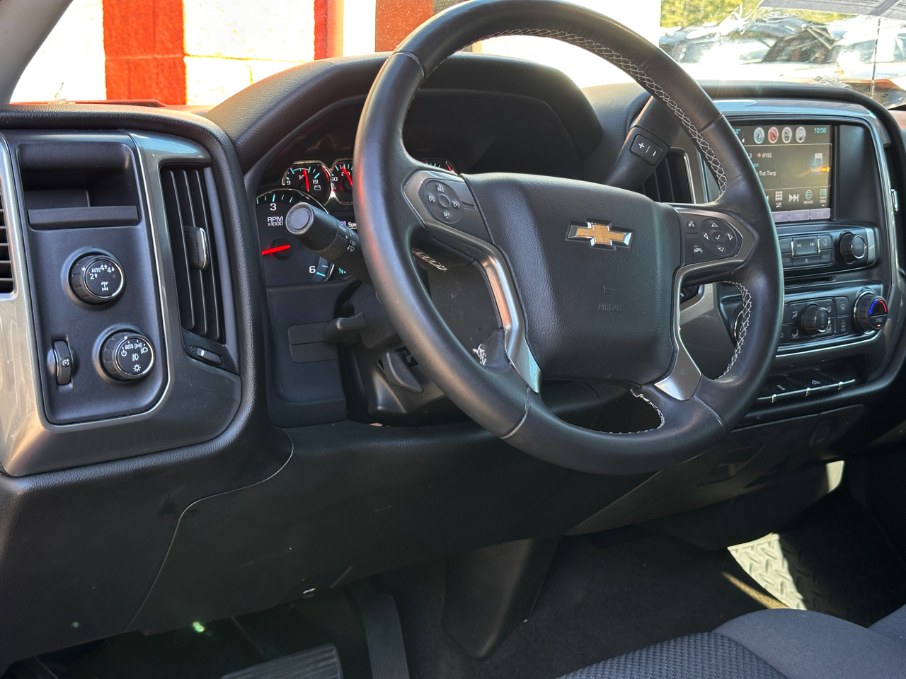 Chevrolet Silverado 1500 4WD Crew Cab 143.5" LT w/1LT 2018