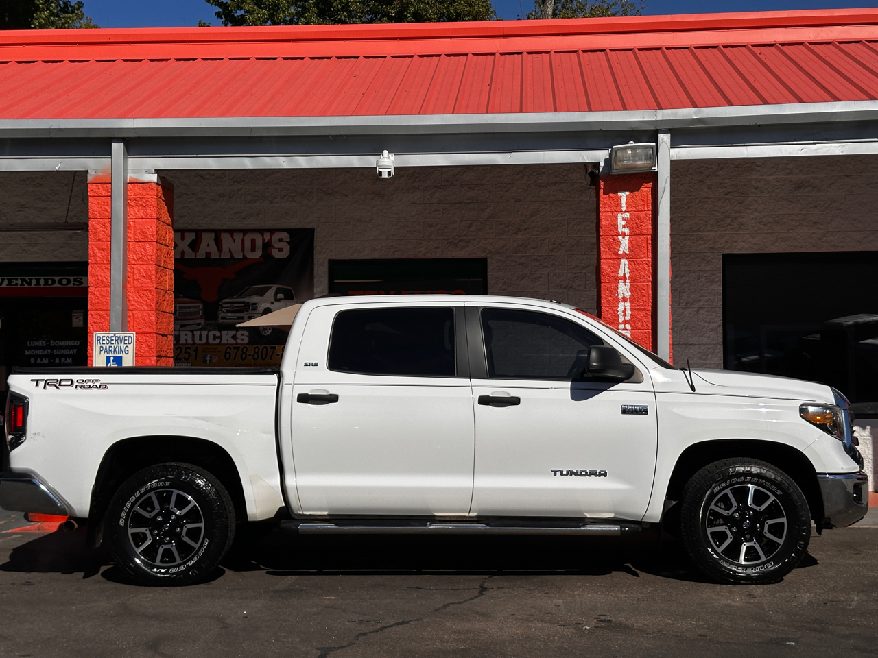 Toyota Tundra 2WD Truck CrewMax 5.7L V8 6-Spd AT SR5 (Natl) 2014