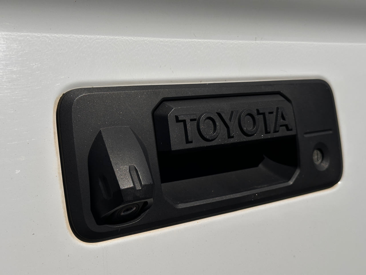 Toyota Tundra 2WD Truck CrewMax 5.7L V8 6-Spd AT SR5 (Natl) 2014