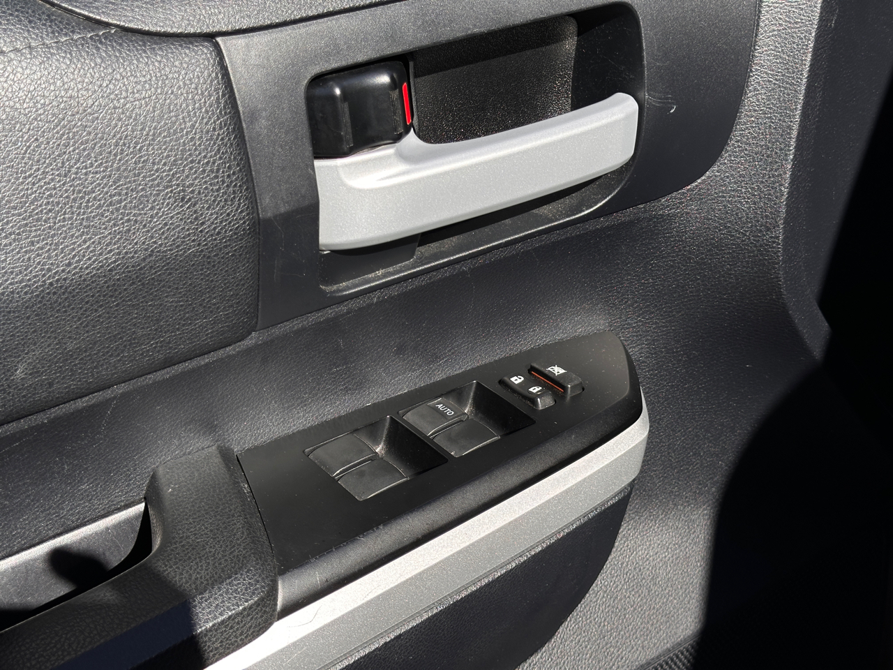 Toyota Tundra 2WD Truck CrewMax 5.7L V8 6-Spd AT SR5 (Natl) 2014