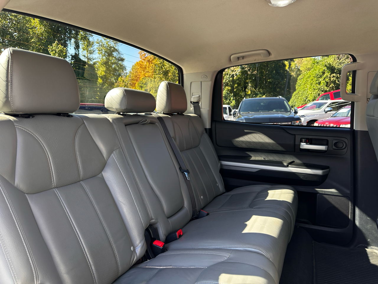 Toyota Tundra 2WD Truck CrewMax 5.7L V8 6-Spd AT SR5 (Natl) 2014