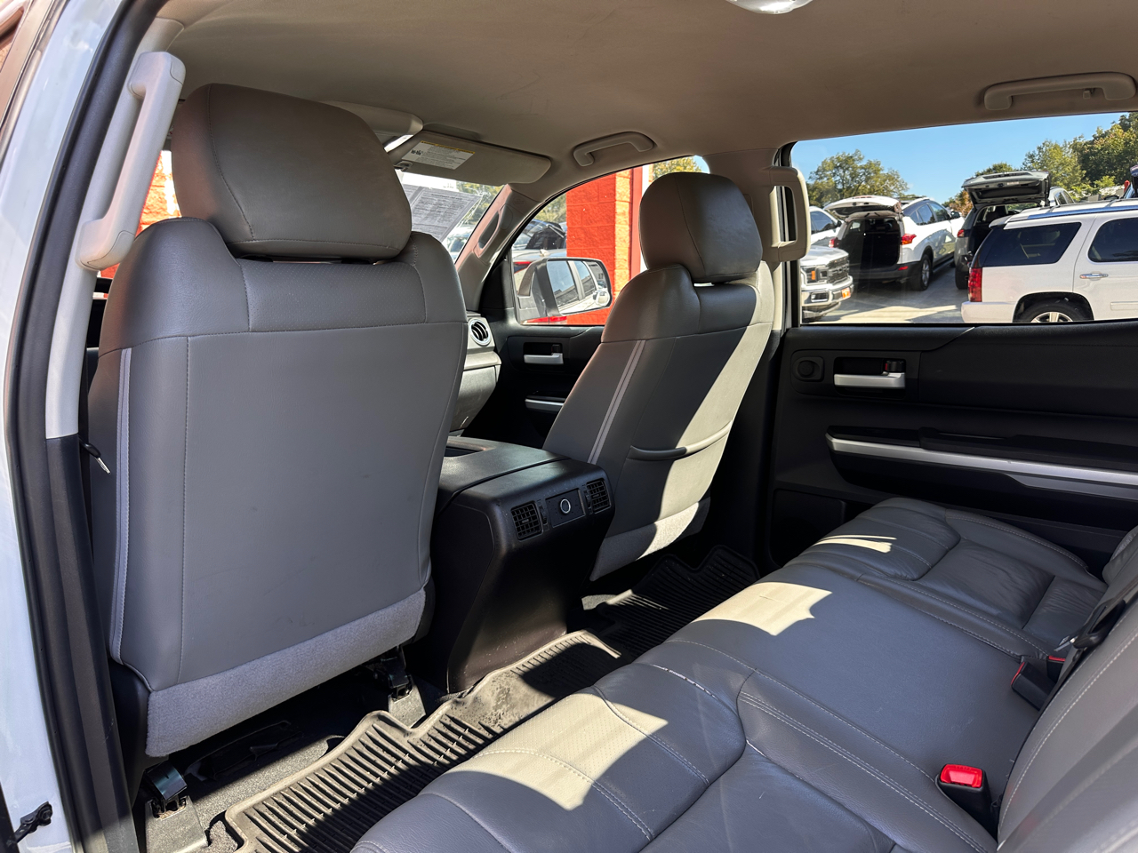 Toyota Tundra 2WD Truck CrewMax 5.7L V8 6-Spd AT SR5 (Natl) 2014