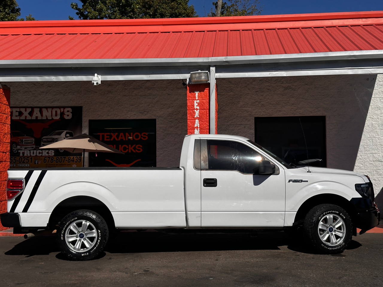 Ford F-150 2WD Reg Cab 145" XLT w/Mid-Box Prep 2010