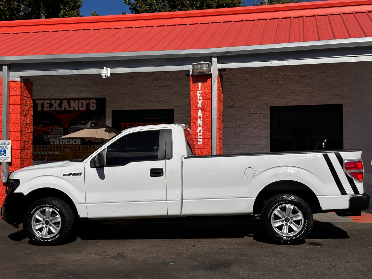 Ford F-150 2WD Reg Cab 145" XLT w/Mid-Box Prep 2010