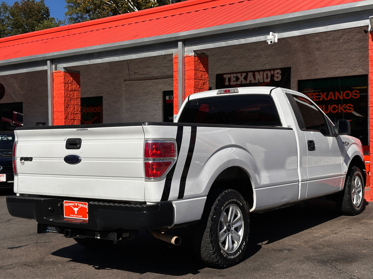 Ford F-150 2WD Reg Cab 145" XLT w/Mid-Box Prep 2010