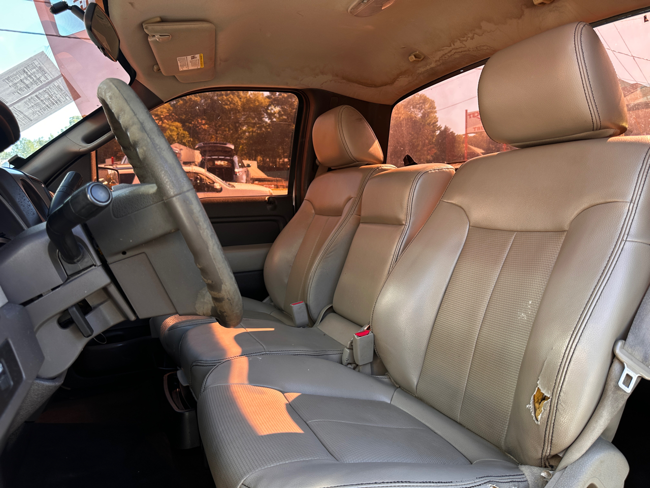 Ford F-150 2WD Reg Cab 145" XLT w/Mid-Box Prep 2010