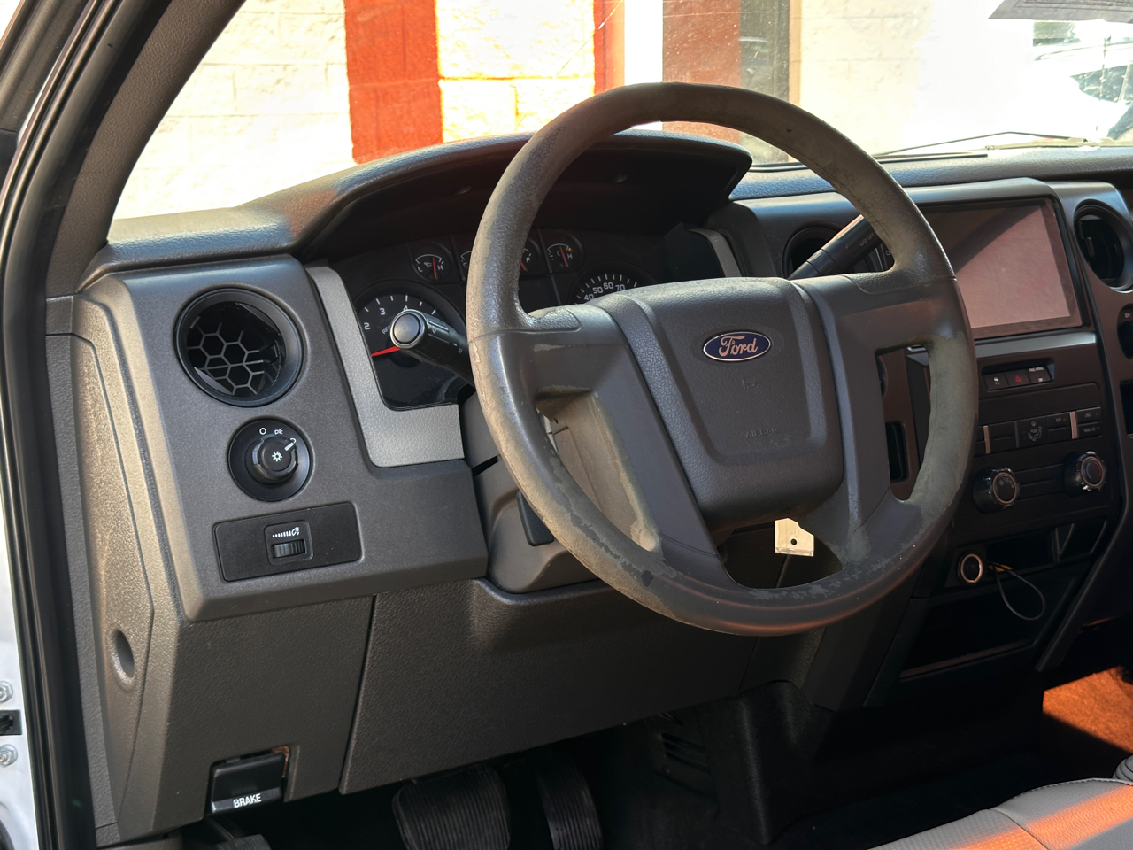 Ford F-150 2WD Reg Cab 145" XLT w/Mid-Box Prep 2010