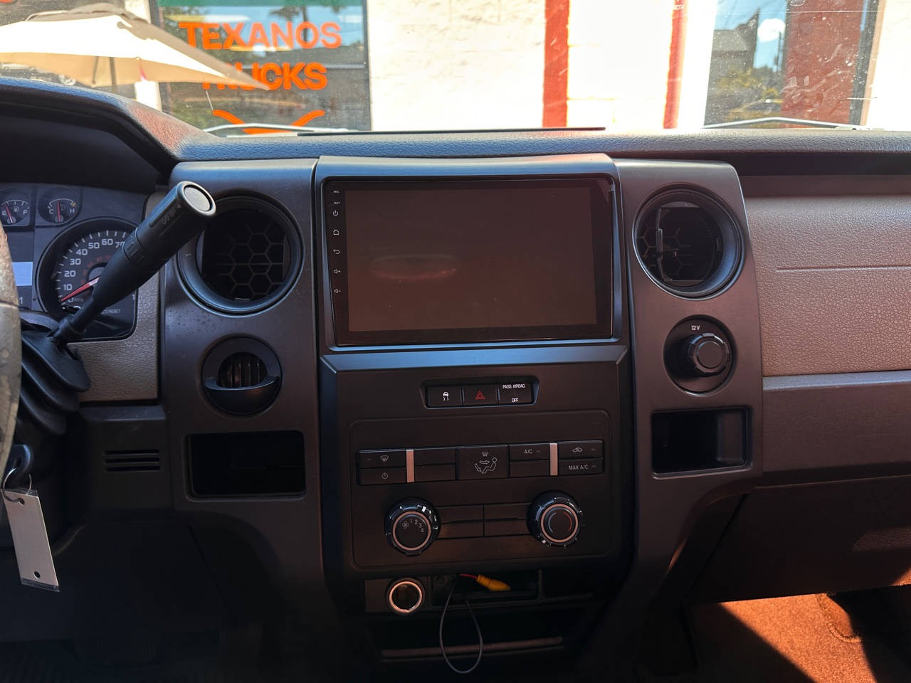 Ford F-150 2WD Reg Cab 145" XLT w/Mid-Box Prep 2010