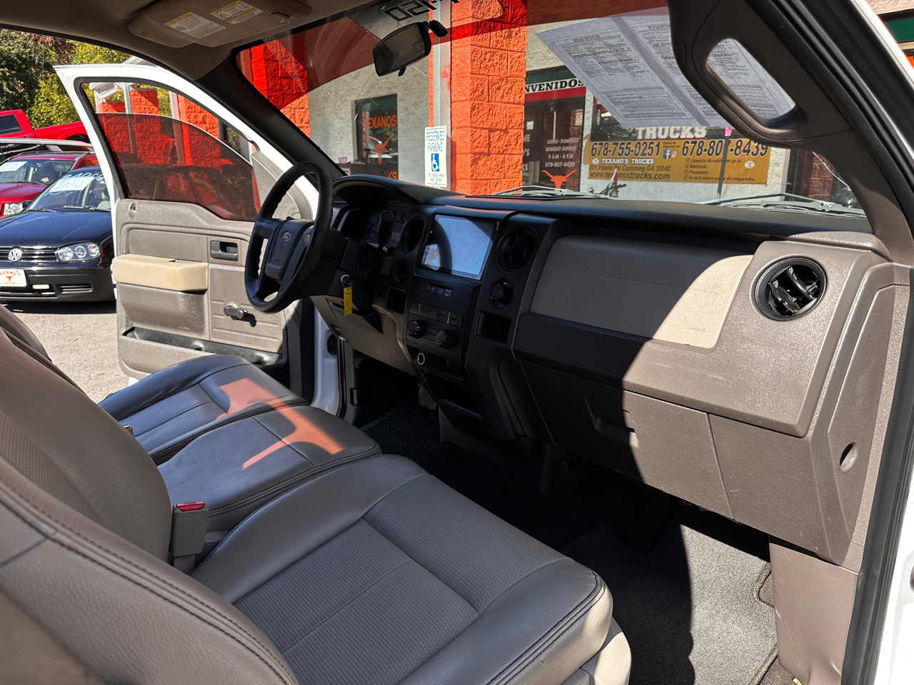 Ford F-150 2WD Reg Cab 145" XLT w/Mid-Box Prep 2010