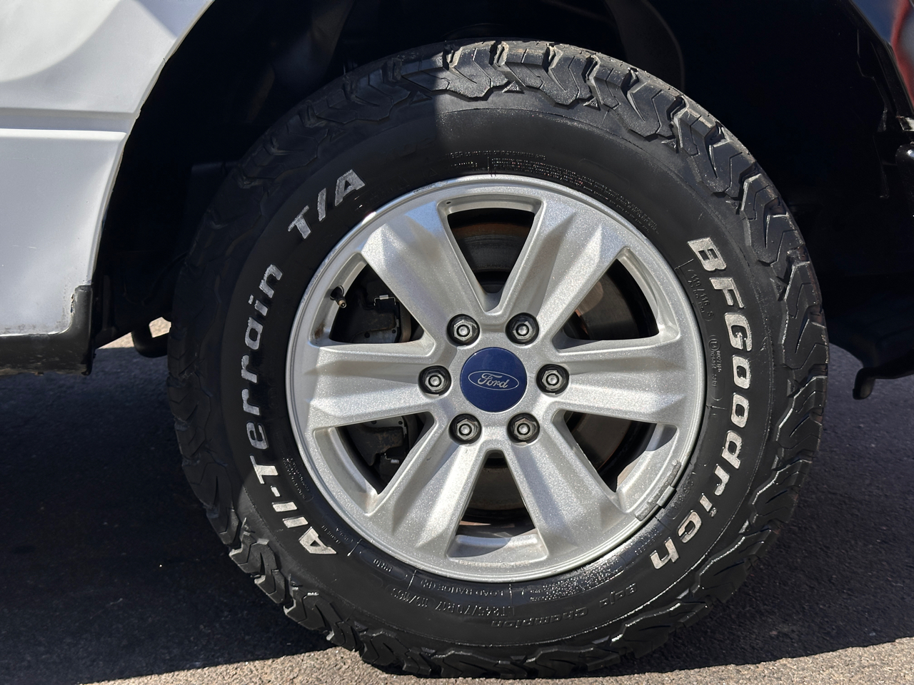 Ford F-150 2WD Reg Cab 145" XLT w/Mid-Box Prep 2010