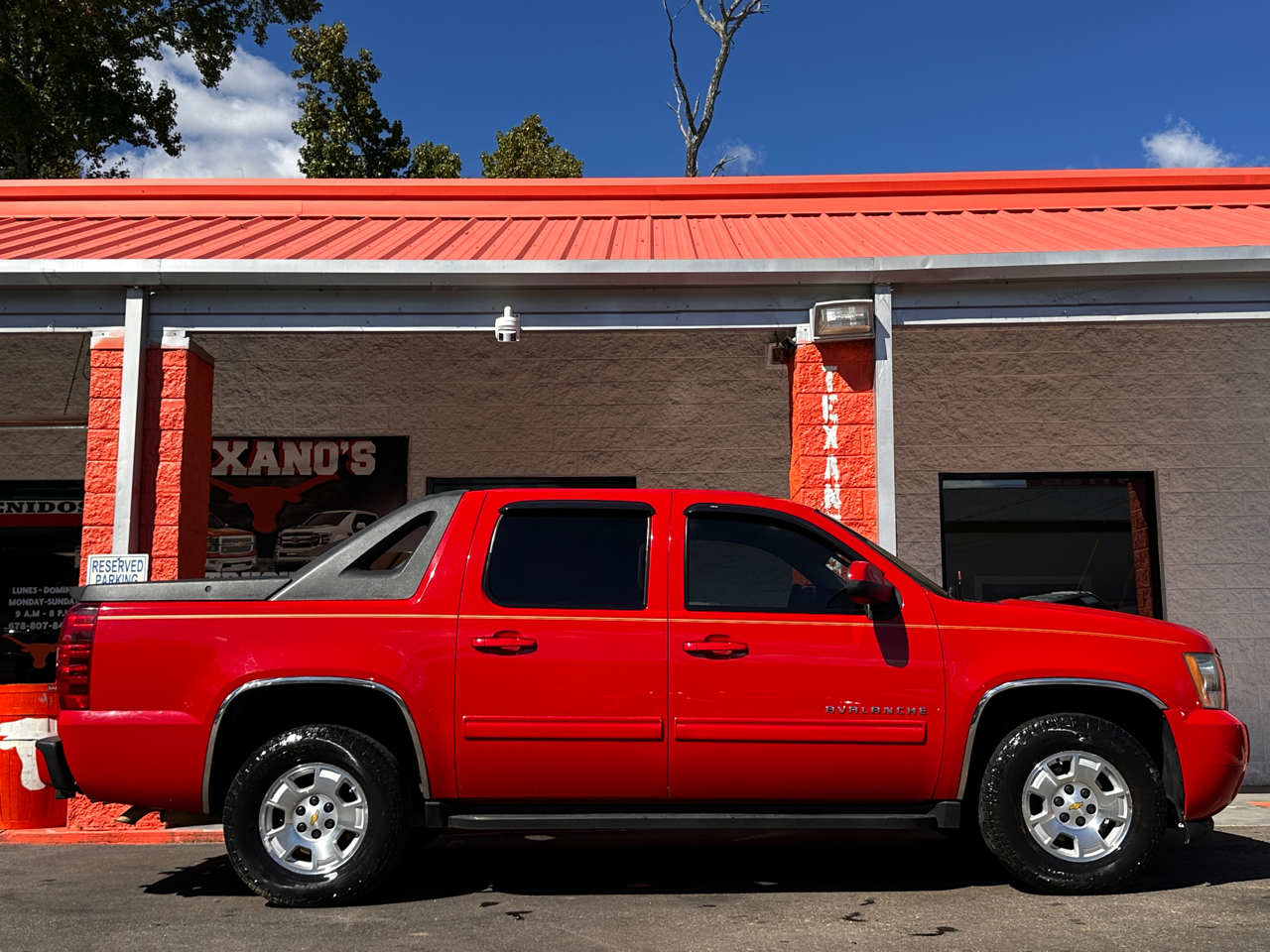 Chevrolet Avalanche 2WD Crew Cab LS 2010