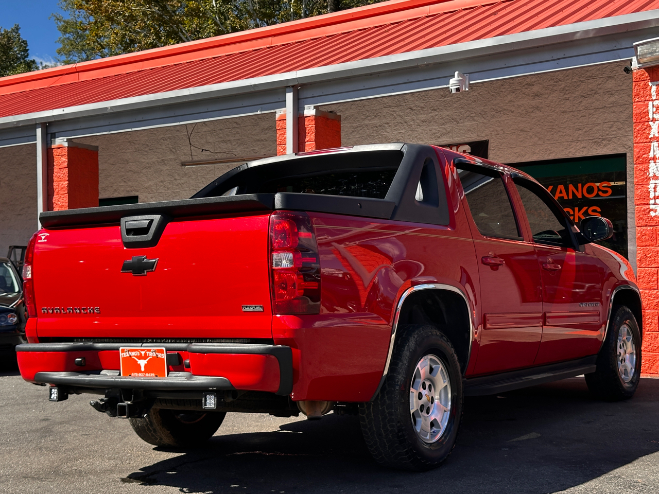 Chevrolet Avalanche 2WD Crew Cab LS 2010