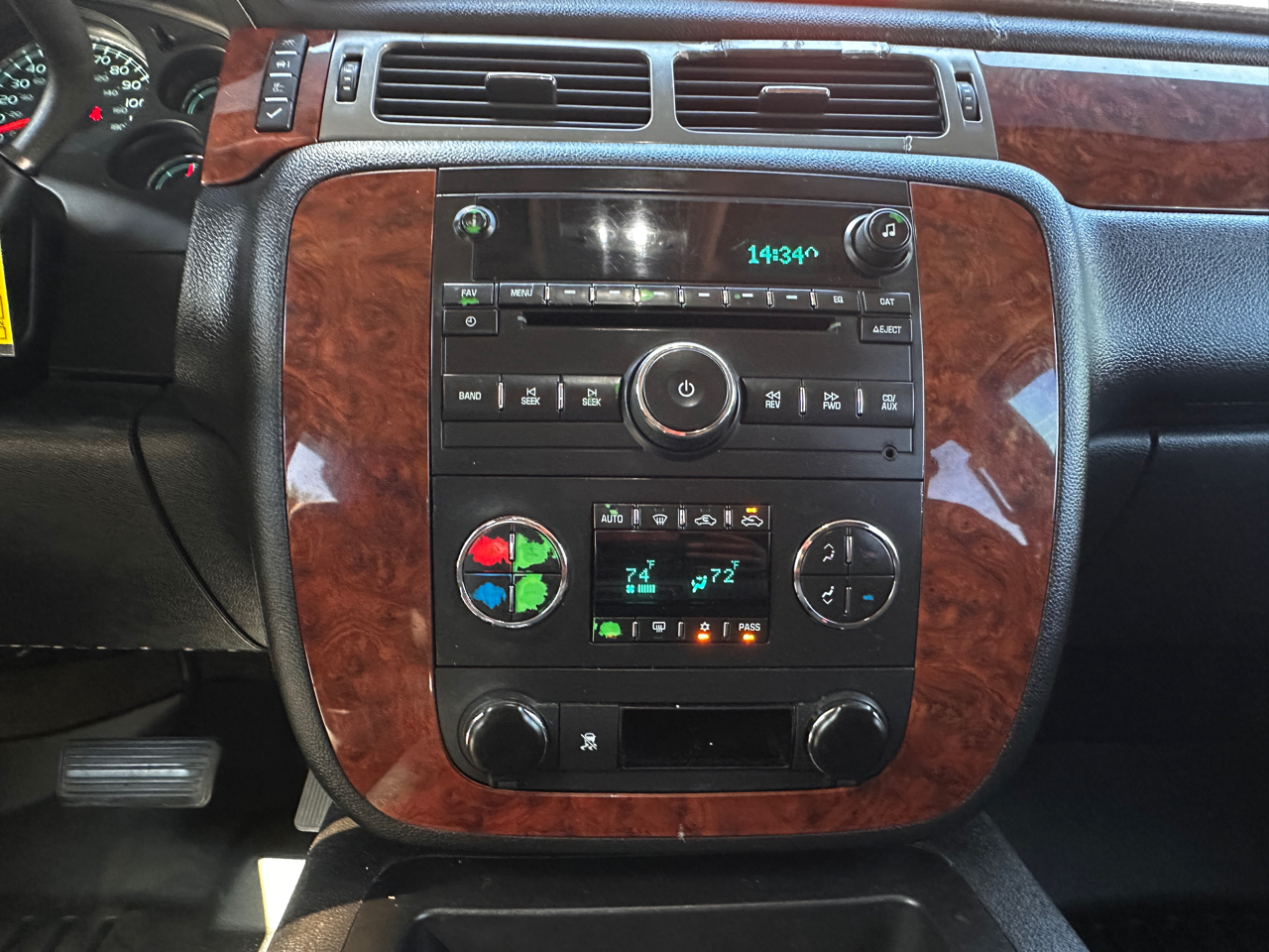 Chevrolet Avalanche 2WD Crew Cab LS 2010