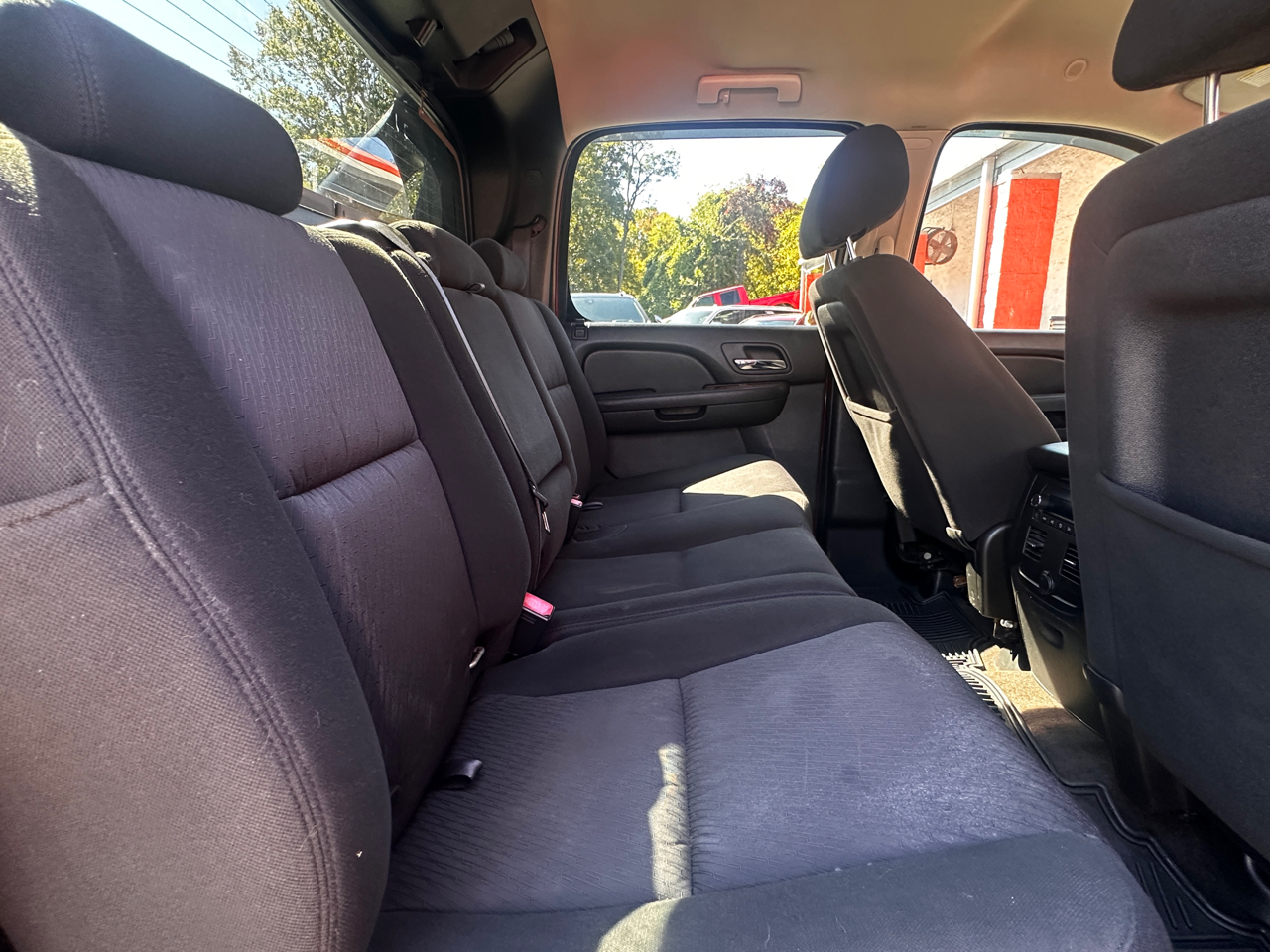 Chevrolet Avalanche 2WD Crew Cab LS 2010